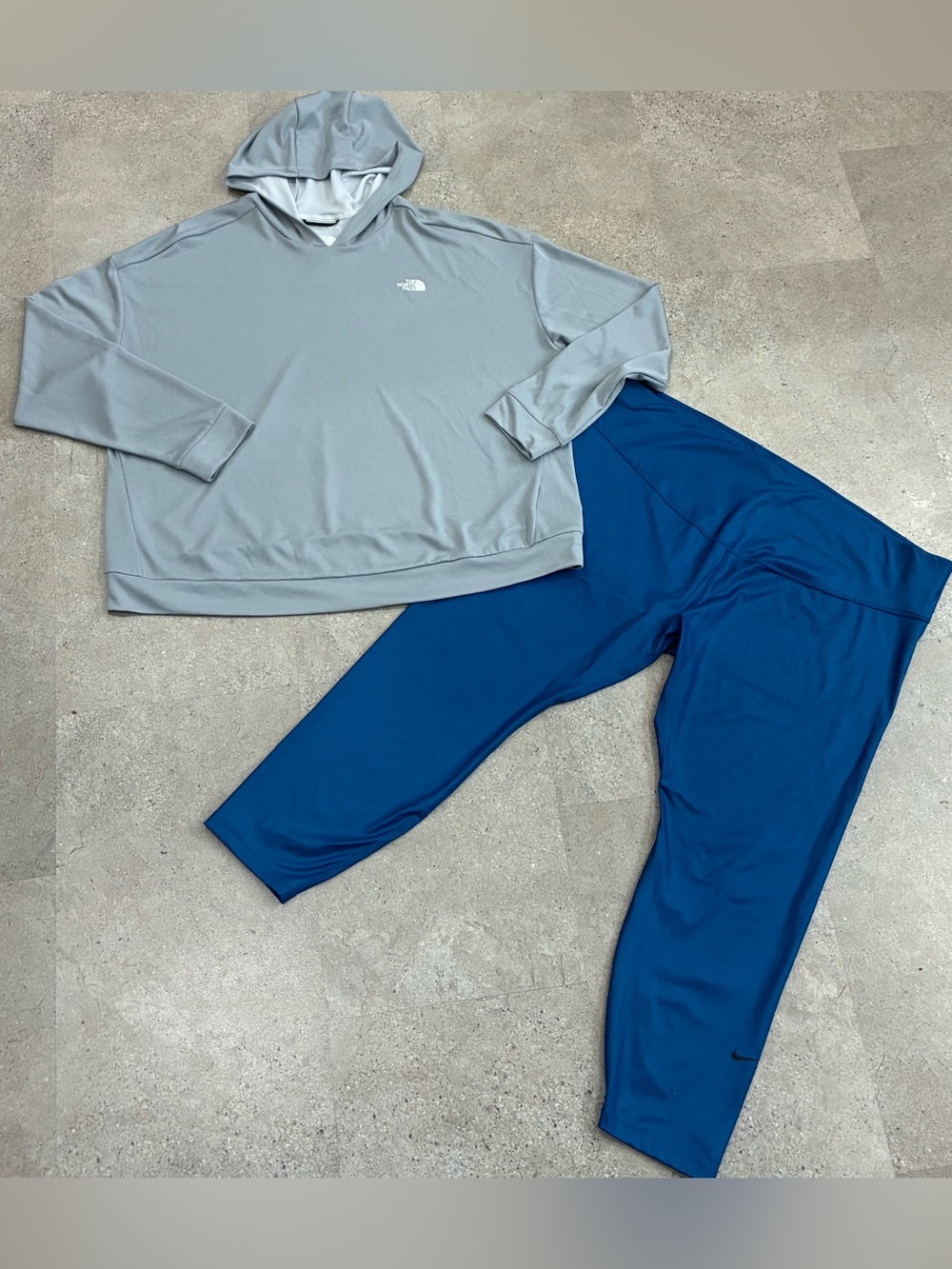 Women’s NIKE/NORTH FACE Dri Fit Hoodie & Leggings, sz 3X